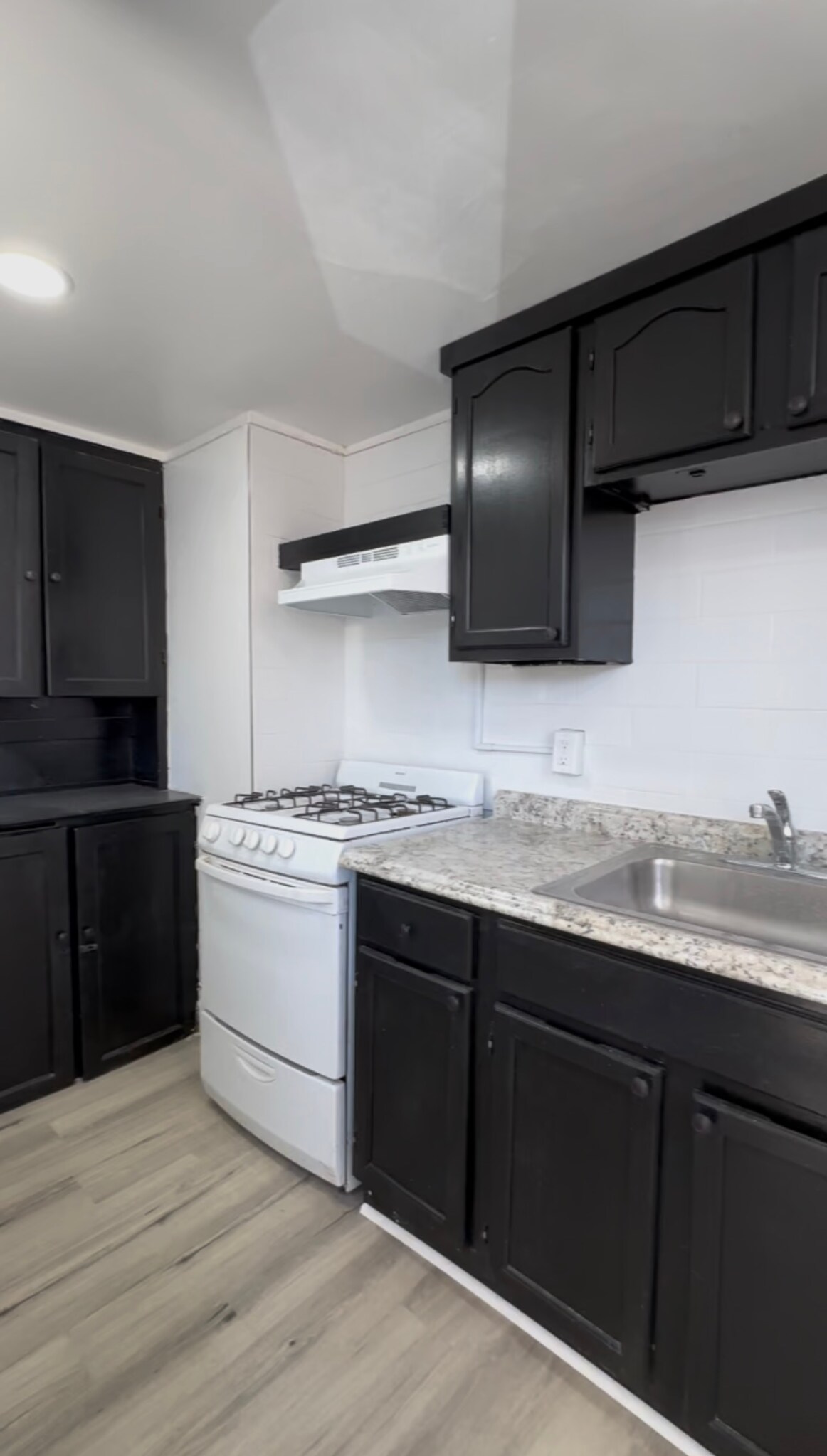 Building Photo - 7050 Clinton Rd