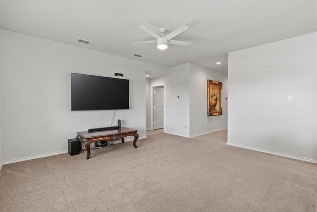 Building Photo - Move-In Ready 3BR/2BA Home with Garage & Private Fenced Yard!