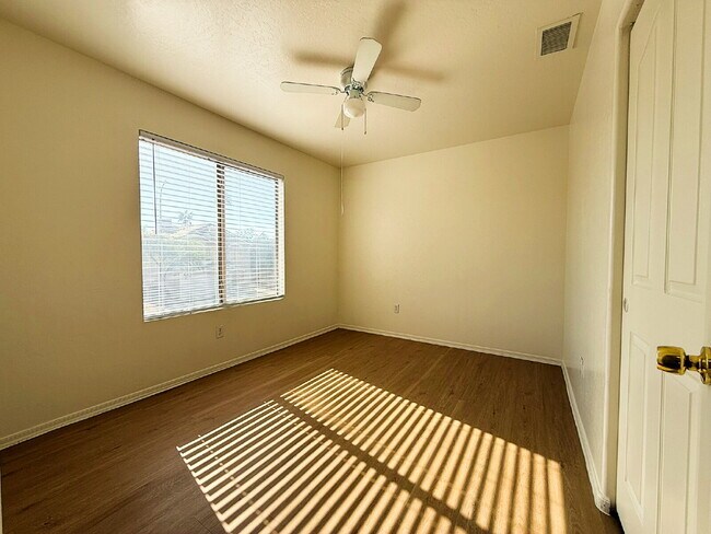 Building Photo - For Rent: Spacious 3 Bed, 2.5 Bath Home with Den, Bonus Room and fresh landscaping!