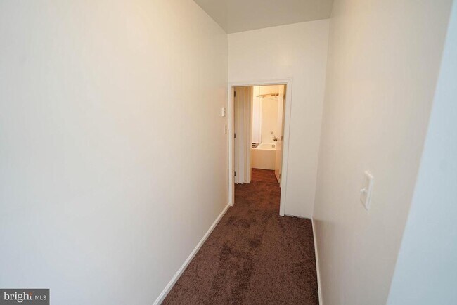 Building Photo - 417 Walnut St