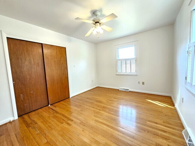 Building Photo - 103 Shawnee Cir
