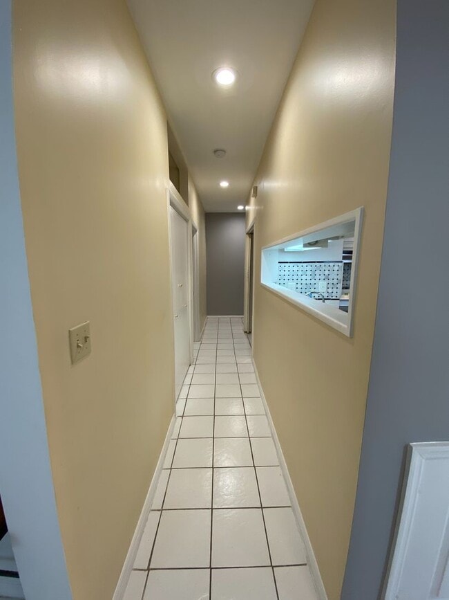 Building Photo - 5 Bed/3 Bath UC Rental Located on McMillan...
