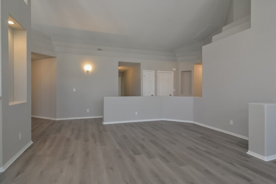 Building Photo - 698 Senator Ct