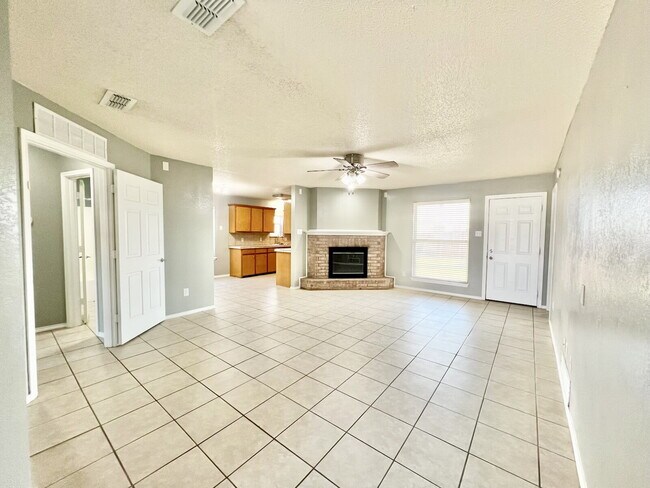 Building Photo - Adorable 3/2/2 in Frenship Memorial!