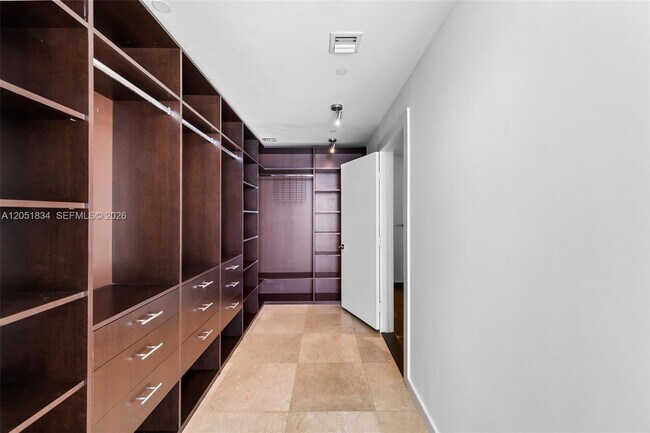 Building Photo - 900 Biscayne Blvd