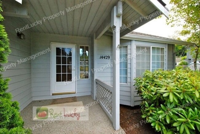 Building Photo - Beautiful 3-Bedroom Home in Sought-After F...