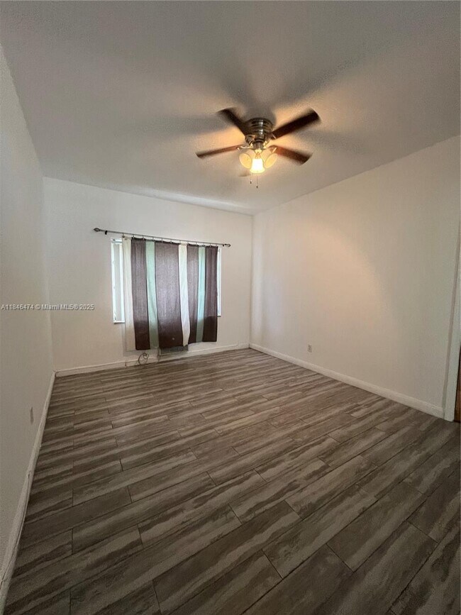 Building Photo - 8135 Crespi Blvd