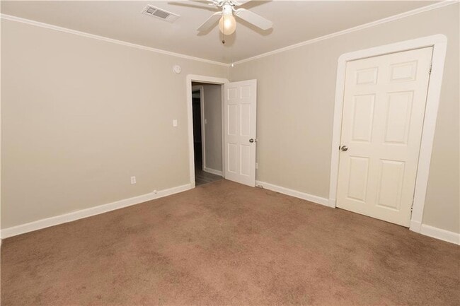 Building Photo - 558 Sunset Dr