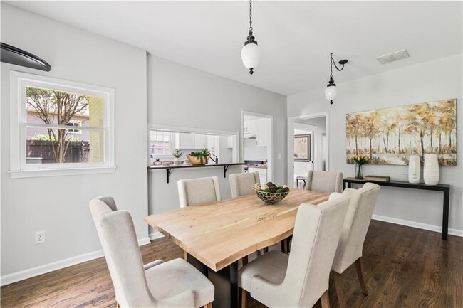 Building Photo - 240 Melrose Ave