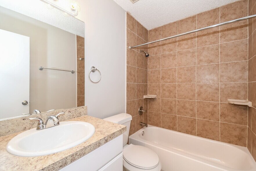Building Photo - 9613 Villiers Dr N