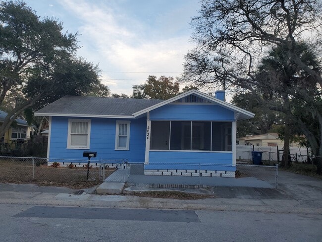 Building Photo - 2034 Auburn St S