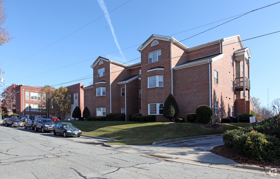 School at Spring Garden - School at Spring Garden Student Apartments