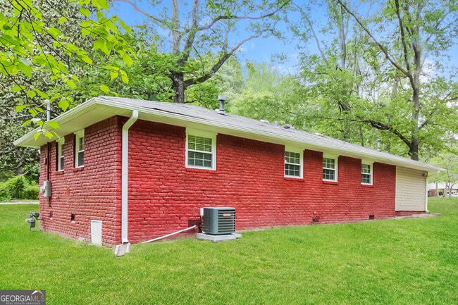 Building Photo - 5550 Longmeadow Ln
