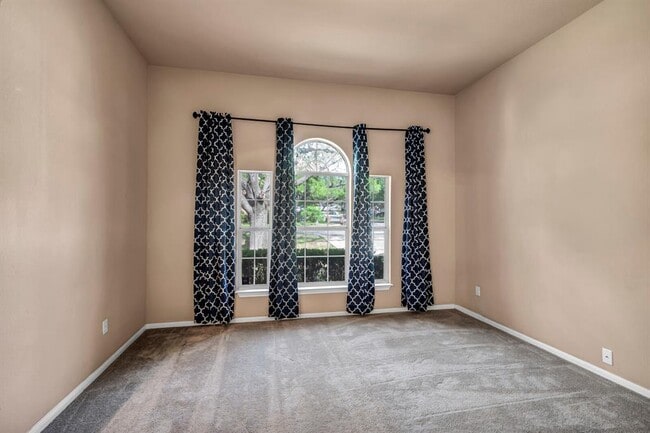 Building Photo - 5700 Lomita Verde Cir