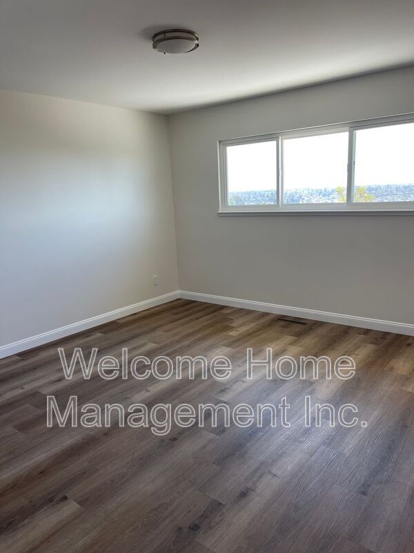 Building Photo - 16233 San Remo Dr