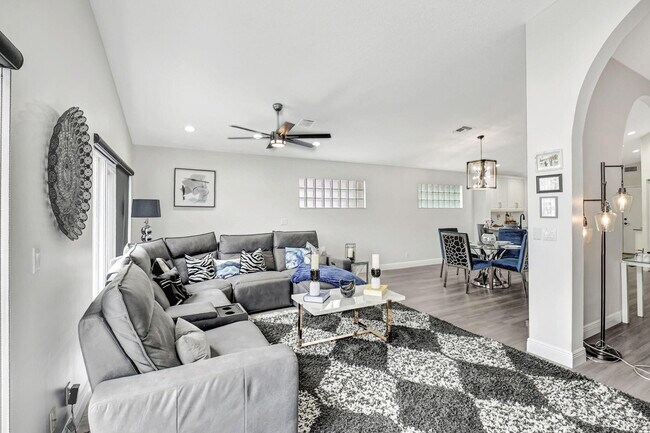 Building Photo - 7946 Sailing Shores Terrace