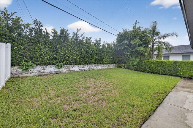 Building Photo - 4442 Sea Grape Dr