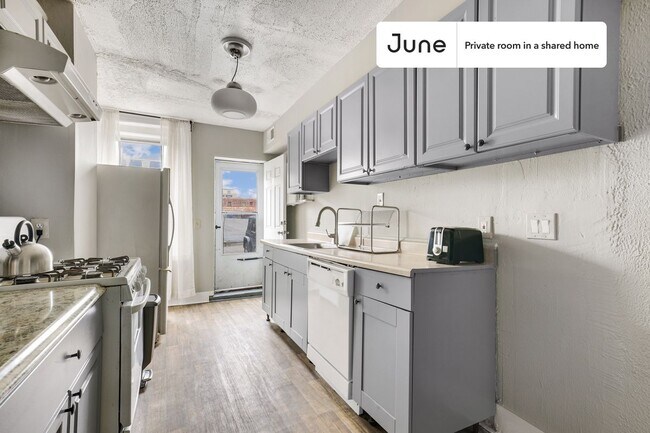 Building Photo - Private bedroom in 5 bed/2 bath Home