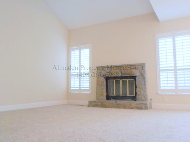 Building Photo - Remodeled Almaden Townhome in Great Location! Award Winning Schools! Central A/C!!