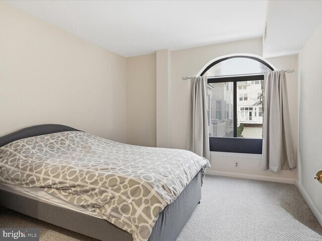 Building Photo - 1029 N Stuart St