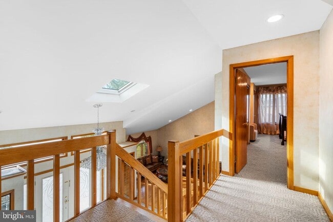 Building Photo - 509 Long Ln