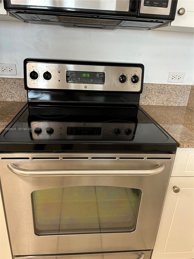 Building Photo - 117 NW 42nd Ave