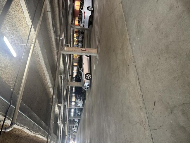 Building Photo - 2502 Live Oak St