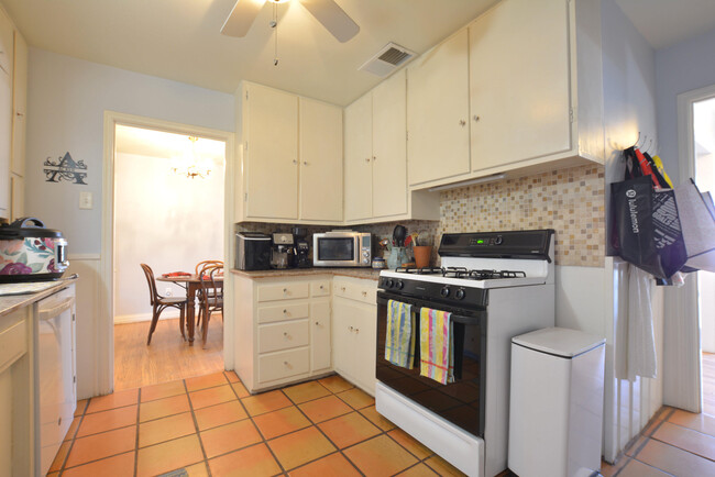 Building Photo - 2513 28th St