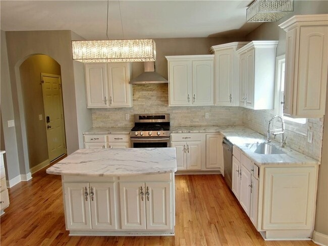 Building Photo - 4901 Planters Walk