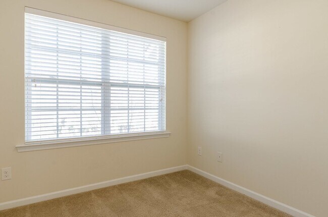 Building Photo - "Charming 3-Bedroom Home with 2 Full Baths in Beautiful Belmont!"