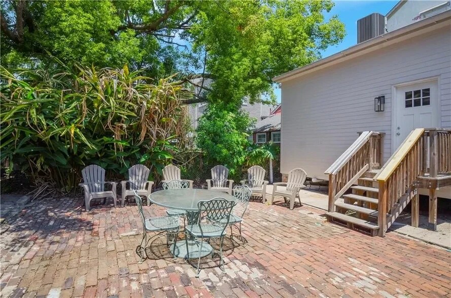 Building Photo - 435 Bouny St