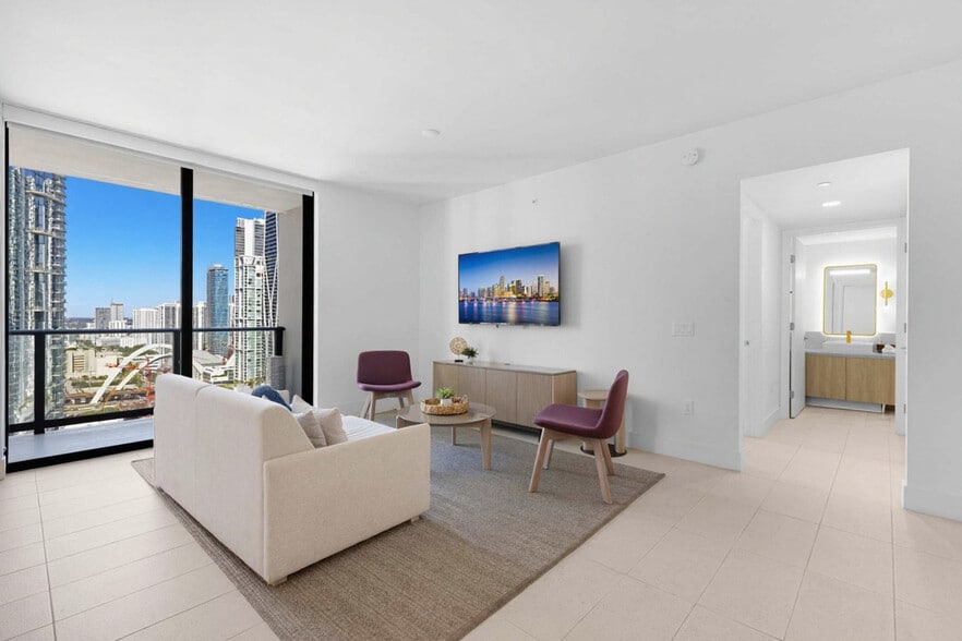 Building Photo - 601 NE 1st Ave