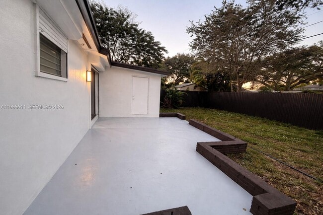 Building Photo - 6849 SW 12th St