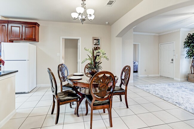 Building Photo - 2088 Laverne St