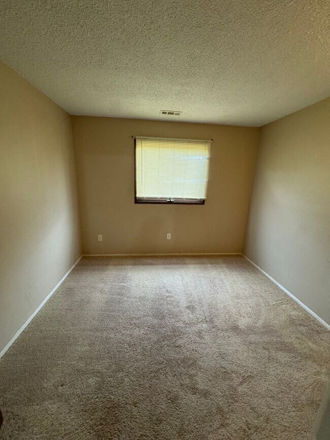 Building Photo - 10245 Jamestown Dr