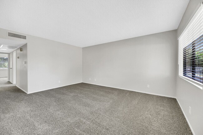 Building Photo - Cute 2 bedroom condo