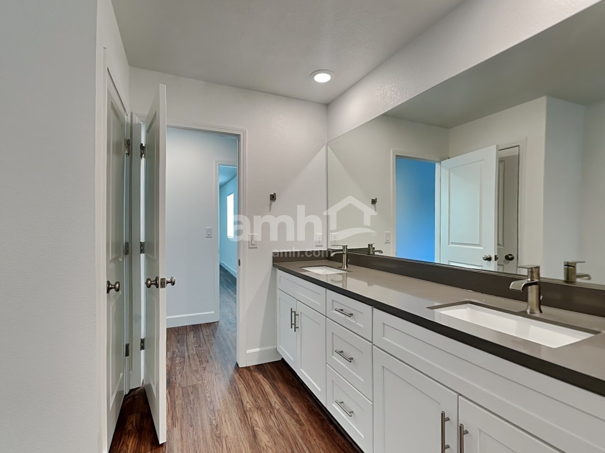 Building Photo - 9165 Ribbon Mdw Ct