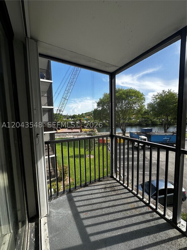 Building Photo - 3475 N Country Club Dr