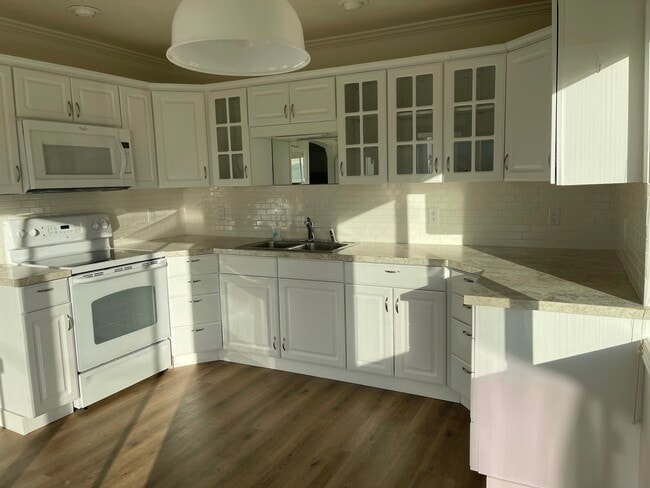 Building Photo - 1983 Summit Blvd