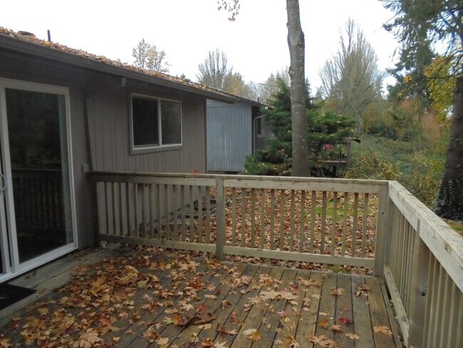 Building Photo - 1054 SE Willow St