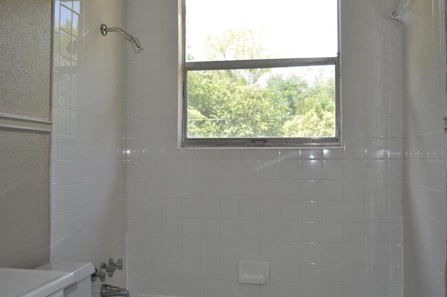 Building Photo - 1006 Audrey Ct