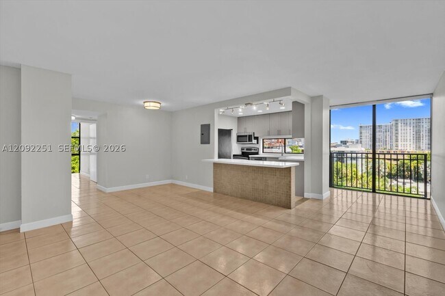Building Photo - 17021 N Bay Rd