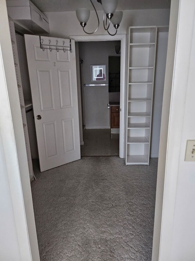 Building Photo - 837 W 30 S St