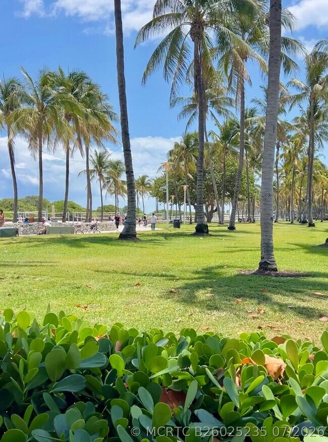 Building Photo - 901 Collins Ave