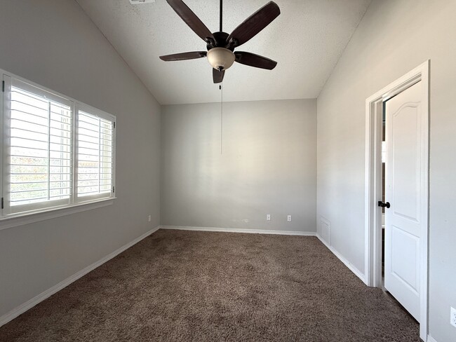Building Photo - 3729 Loma Brisa Dr