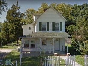 Building Photo - 3 Bedroom 2 Bath SFH