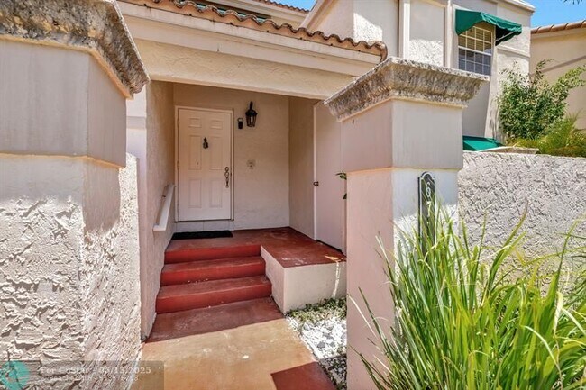 Building Photo - 6715 Via Regina