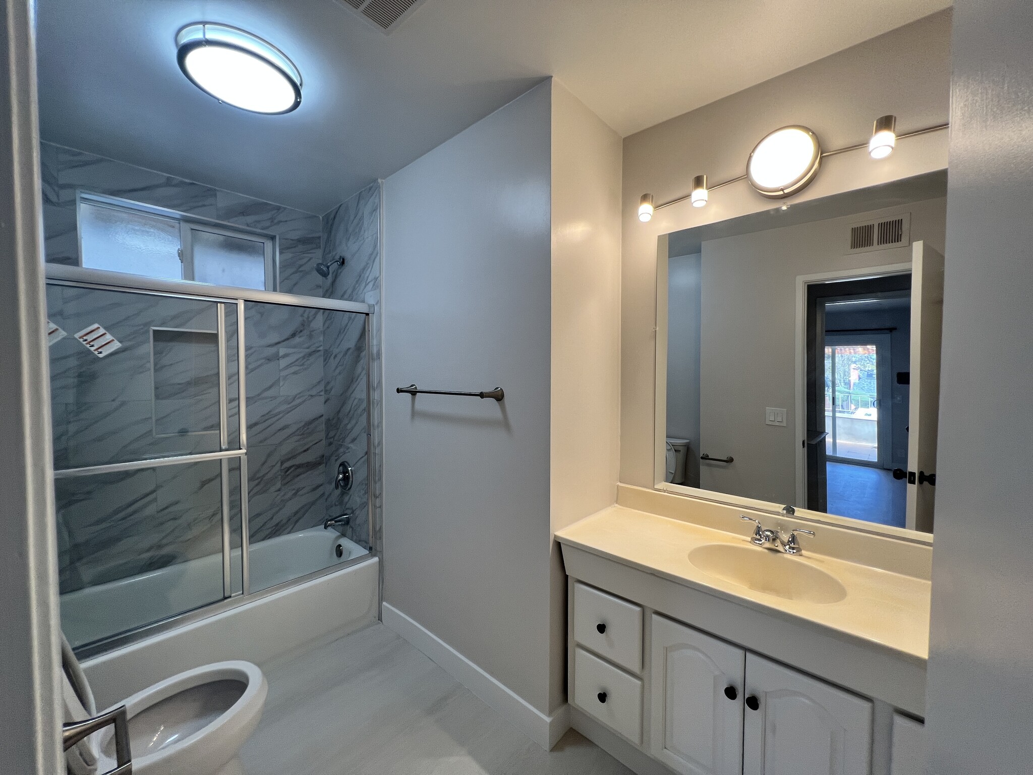 Building Photo - 322 Avenida Nogales