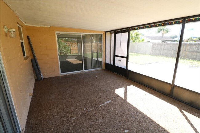 Building Photo - 5017 Oakshire Dr