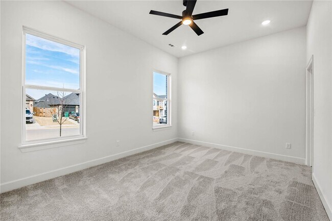 Building Photo - 1821 Lotus Rd